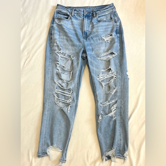 American Eagle Outfitters Denim - American Eagle Stretch Women’s Distressed Light Blue Mom Jeans Size 6 Short